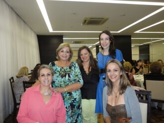 Ivanilza Corralo entre Eunice Kurek Gehlen, Giselda Vieira, Dani Gehlen Klaus (nora) e Cristiane Gehlen Klaus 