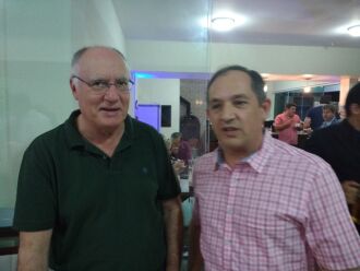 Encontro do prefeito Luciano Azevedo e do ex-prefeito Osvaldo Gomes, registrado pelo colega Luiz Carlos Schneider na festa de aniversÃ¡rio da RÃ¡dio Uirapuru, pelos seus 34 anos. 