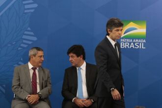 Interferência de Bolsonaro na política de isolamento social  provocaram as trocas 