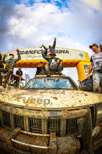 Equipe de Passo Fundo comemora na chegada - Foto - Felipe Sanches/DFOTOS