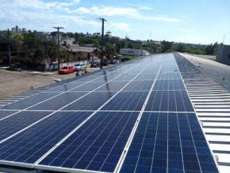 Além da economia, as placas fotovoltaicas trazem vantagens como a produção de uma energia limpa e sustentável (Foto: Divulgação)