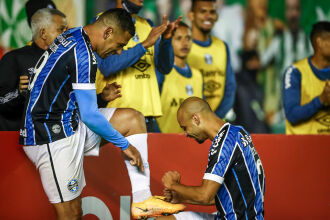 Diego Souza serviu, Thaciano marcou   -   Foto - Lucas Uebel-GFBPA