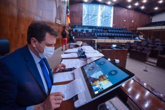 Lei aprovada pela AL prevê que valores descontados sejam devolvidos à União (Foto: Joel Vargas/ALRS)