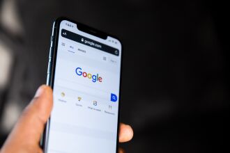 Os produtos do Google ficaram fora do ar na manhã de hoje (14) (Foto: Solen Feyissa/Unsplash)