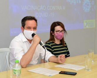 Prefeito Pedro Almeida e a secretária Cristine Pilatti (Foto Diogo Zanatta)