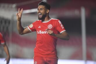 Yuri comemora seu terceiro na partida   - Foto - Ricardo Duarte-SCI