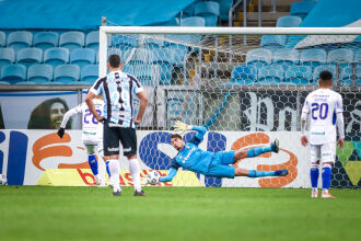 Gabriel Chapecó defendeu pênalti – Foto-Lucas Uebel-GFBPA 