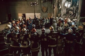 Com a localização dos corpos dos dois colegas, equipes deram por encerrada esta etapa no prédio incendiado da SSP (Foto: Rodrigo Ziebell / Ascom GVG)