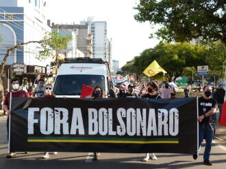 Os manifestantes se reuniram na Praça da Mãe e seguiram em passeata (Foto: Bruna Scheifler/ON) (Foto: Bruna Scheifler/ON)