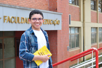 Após a conclusão da graduação em Filosofia, o estudante agora se dedica ao mestrado do Programa de Pós-Graduação em Educação (PPGEdu) da UPF ( Foto: Carla Vaillati/UPF)