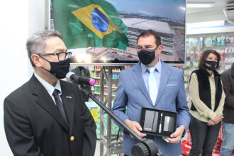 João Luiz Cavalieri, Diretor da AMRIGS, e Pedro Henrique Brair, da Farmácias São João (Foto - Marcelo Matusiak-AMRIGS)