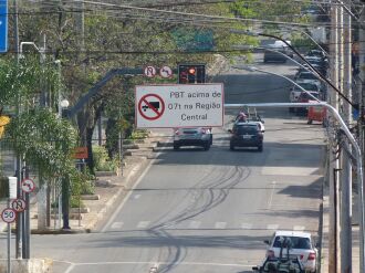 O município instalou placas para orientar dos motoristas (Foto: Luciano Breitkreitz/ON)