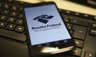 A partir do próximo mês, o Fisco só liberará as restituições a contribuintes que tenham caído na malha fina (Foto: Marcello Casal Jr/Agência Brasil)