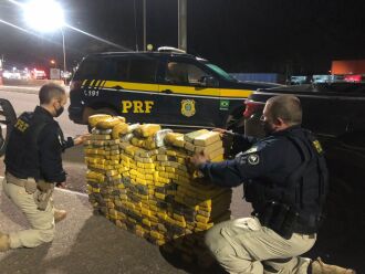 Passo-fundense conduzia a caminhonete com a droga - Foto Divulgação PRF