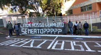 Ex-funcionários vinham realizando protestos em Passo Fundo pela liberação do recurso (Foto: Divulgação/Redes Sociais SindMetal)