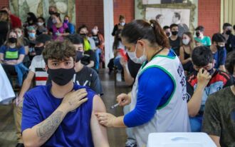 Podem receber primeira dose adolescentes dos 14 aos 17 anos (Foto: Divulgação/PMPF)