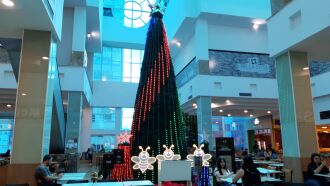 Árvore de Natal tecnológica tem 10 metros (Foto: Divulgação/Bella Città)