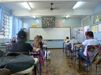 Regras estaduais determinam distanciamento mínimo em sala de aula, uso obrigatório de máscara e higienização constante das mãos (Foto: Claudia Dalmuth/ON)