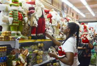 Vestuário e supermercados devem concentrar a principal demanda de trabalhadores para o final de ano. (Foto: Rovena Rosa/Agência Brasil) 