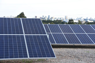 As usinas solares fotovoltaicas operam através de processos limpos e renováveis, contribuindo para uma sociedade mais sustentável (Foto: Divulgação/UPF)