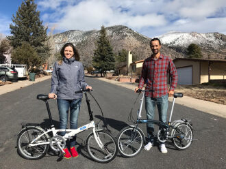 Casal percorreu parte do trajeto com bicicletas dobráveis (Foto: Arquivo pessoal)