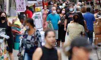 Em 24 horas, secretarias de saúde confirmaram 27.267 novos diagnósticos positivos da doença (Foto: Fernando Frazão/Agência Brasil)