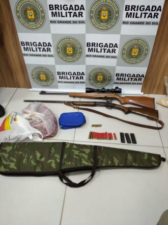 Materiais foram recolhidos pela polícia (Foto: Divulgação/Brigada Militar)