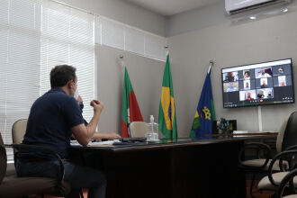 Prefeito Pedro Almeida reuniu-se de forma virtual com entidades representativas de Passo Fundo (Foto: Jean Mognon/PMPF)