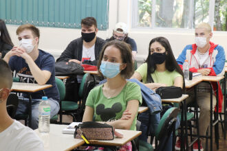 Comprovante de vacinação não é exigido para retorno presencial. (Foto: Augusto Carrão) 