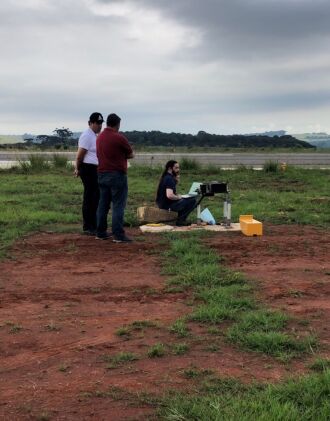 Engenheiro inglês Bogdan Paduraru: ajustes no PAPI da cabeceira 27   Foto – Divulgação 