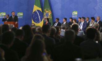 Novos ministros tomaram posse na manhã desta quinta-feira (Foto: José Cruz/Agência Brasil)