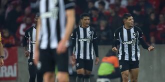 Botafogo: virada com um a menos   -  Foto-Pedro Tesch-AGIF-CBF