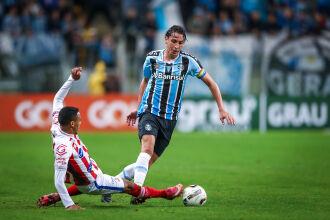 Geromel: novamente o melhor do Grêmio    - Foto-Lucas Uebel-GFBPA