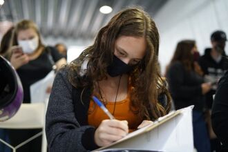 Um dos problemas identificados pelo Café com Emprego é a falta de qualificação técnica. (Foto: Michel Sanderi)