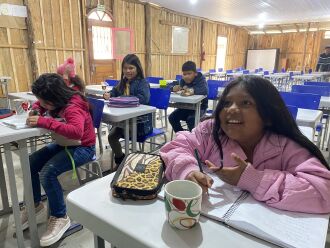 Alunos já frequentam a escola, que agora será independente e receberá recursos próprios e acompanhamento de equipe diretiva. (Foto: Fotos Rosângela Borges/ON)