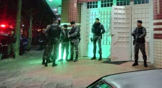 A operação contou com o efetivo total de 12 policiais militares do efetivo da Força Tática do 3°RPMon e 3 viaturas, além de servidores das demais instituições