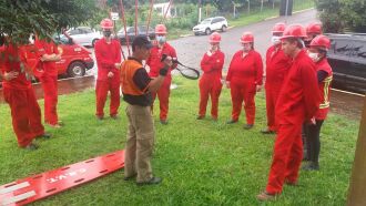 Grupo presta ajuda humanitária, realiza trabalhos de risco como sinalizações e isolamento de áreas, retirada de pessoas atingidas em casos de enchentes e inundação, gerenciamento de abrigos temporários, entre outros. (Foto: Divulgação/FVNG)