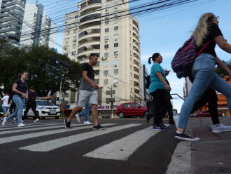 Calor marcou a segunda-feira dos passo-fundenses. (Foto: Luciano Breitkreitz/ON)