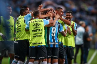 Festa no primeiro gol de Suàrez – foto – Lucas Uebel-GFBPA