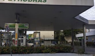 A empresa estima que a parcela do preço cobrado por ela no valor final pago pelos motoristas passará a ser de R$ 3,69 por litro. (Foto: FERNANDO FRAZÃO/AGÊNCIA BRASIL)