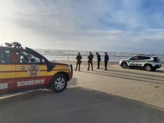 Equipes de bombeiros do RS e SC trabalhavam nas buscas desde o momento do acidente, na segunda-feira - Foto  CBM - SC