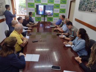 Reunião acontece no gabinete da prefeitura - Foto Luciano Breitkreitz/ON