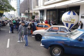  Retrô: carros e motos em frente ao Juvenil – Foto -Rafael Dal Bosco-Especial