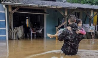 Exército ajuda no resgates de vítimas ilhadas pelas cheias - FOTO Exército 