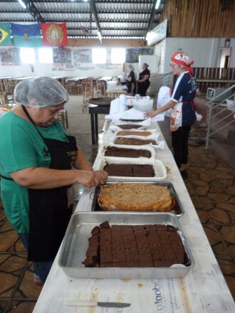 Os preparativos para o Café de Chaleira começaram no domingo anterior. 