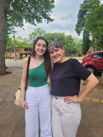 Sabrina chegou acompanhada da mãe para fazer a prova