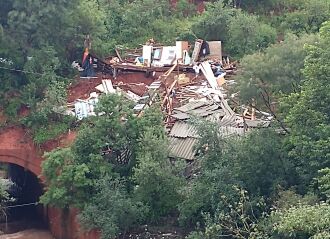 Casa foi destruída no início da tarde – Fotos – LC Schneider-ON