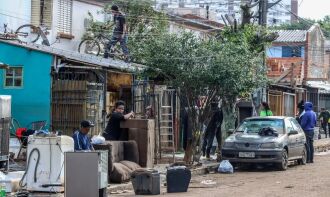 Moradores de Porto Alegre enfrentam as novas consequências da enchente – Foto - Rafa Neddermeyer/Agência Brasil