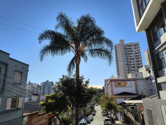 Quinta-feira com céu típico de inverno: ar limpo e o predomínio azul - Foto – LC Schneider-ON