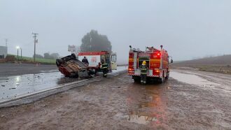 Havia muita neblina no momento da colisão entre os dois veículos - Foto Rádio Máxima